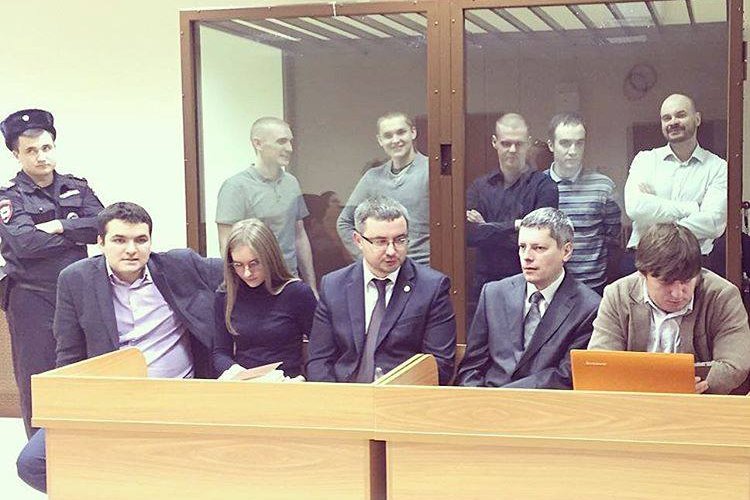 Лиза Симонова (вторая слева в переднем ряду) в зале суда // Андрей Песоцкий